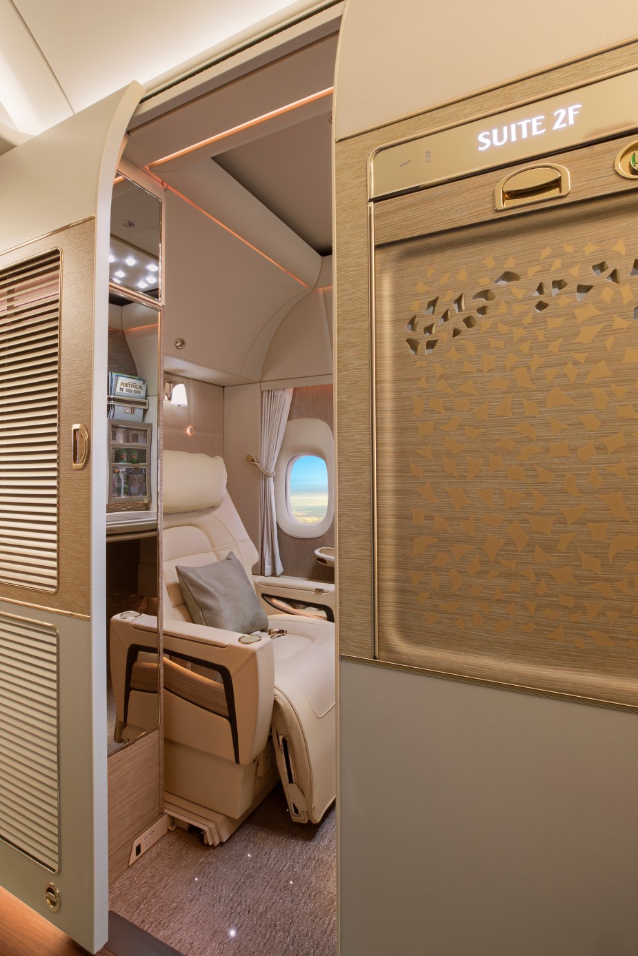 First-Class-fully-enclosed-private-suites